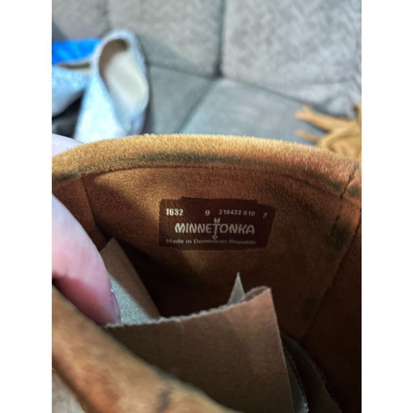 Minnetonka Brown Suede Moccasin Fringe Boots Size 5.5 - Picture 5 of 5